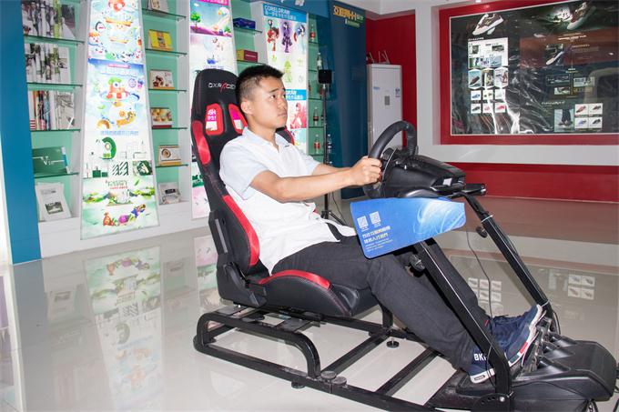 <b>放棄高薪的工作，只為來(lái)新華學(xué)習(xí)軟件</b>