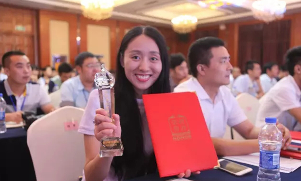 <b>努力就有收獲，人人都能成功！</b>