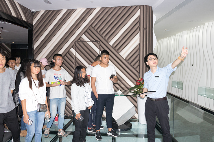 <b>與智能握手，四川新華電腦學(xué)院學(xué)子名企參觀行</b>