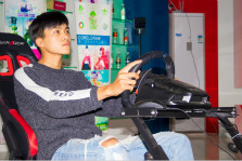 <b> 四川新華學(xué)子——追夢(mèng)赤子心</b>