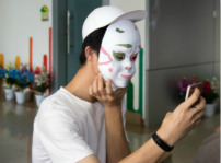 <b>魅力面具 青春正好—四川新華面具彩繪大賽high！high！high！</b>