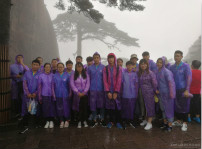 <b>30周年系列活動-新華全國優(yōu)秀教師及學(xué)子黃山研學(xué)游正在進(jìn)行中</b>