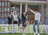 <b>新華學(xué)子升值培養(yǎng)分四步，自信走好職場每一步！</b>