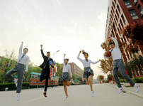 <b>【媒體關(guān)注】什么樣的學(xué)校好，就業(yè)前景是擇校的金標(biāo)準(zhǔn)！</b>