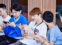 <b>【媒體關(guān)注】新華繽紛校園生活 寓教于樂(lè)</b>