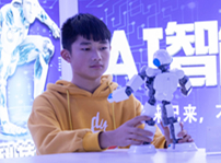 <b>新生故事|體驗過打工的辛苦，我來新華學(xué)UI設(shè)計</b>