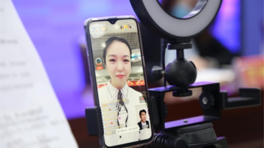 <b>【媒體關(guān)注】新華線上招聘助力畢業(yè)生就業(yè)</b>