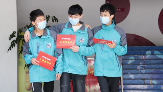 <b>好朋友，新同學(xué)，一起創(chuàng)造精彩未來！</b>