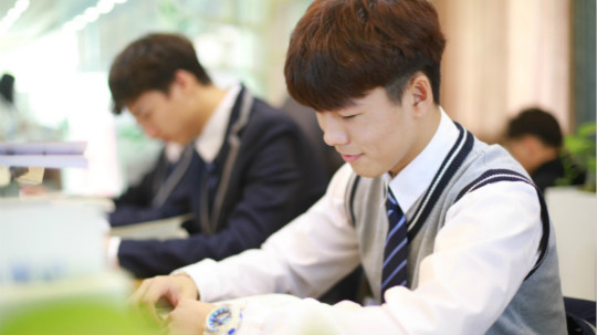 <b>職業(yè)教育托舉新希望，如何選擇一所好學校？</b>