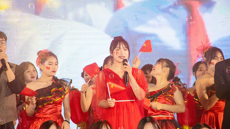 四川新華“慶中秋·祝國(guó)慶·迎新生”大型文藝晚會(huì)