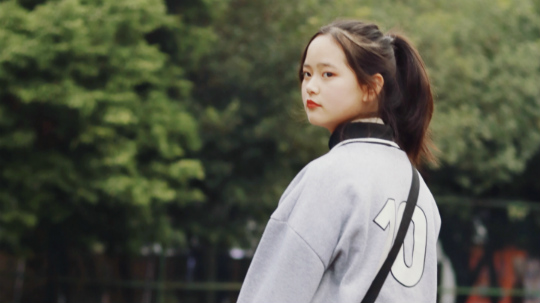 <b>青春握手心，夢(mèng)想放肩膀！因?yàn)殡娚套屓松錆M期待！</b>