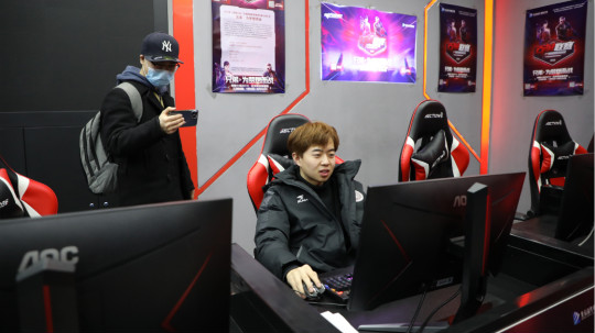 <b>好專業(yè)，“星”推薦，小霍少帶你體驗新華電競新媒體專業(yè)</b>