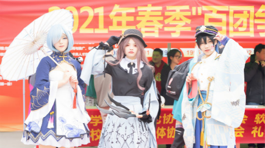 <b>四川新華社團招新 上演“搶人大戰(zhàn)”</b>