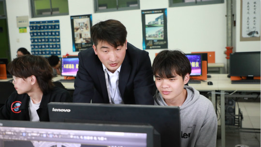 <b>這個(gè)動(dòng)漫火了！揭秘《新華小趣事》創(chuàng)作團(tuán)隊(duì)背后的故事！</b>