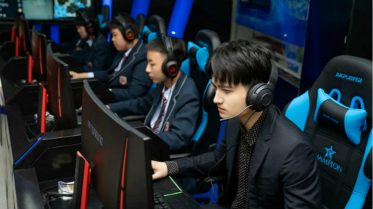 <b>“電”峰對決 “競”彩無限</b>