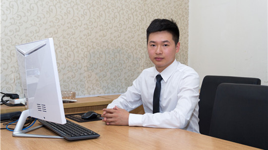 <b>一無所有從新華走出，華麗轉(zhuǎn)身再歸來！</b>