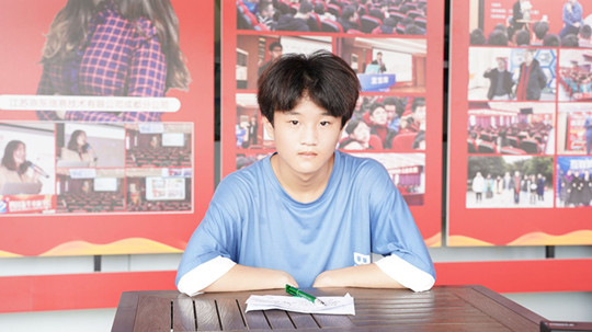 <b>轉(zhuǎn)校來新華，乘著夢想的東風(fēng)搏擊長空！</b>