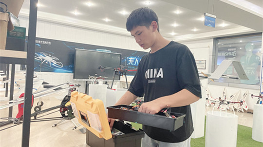 <b>第34期新華·新銳獎(jiǎng)學(xué)金獲得者張平</b>