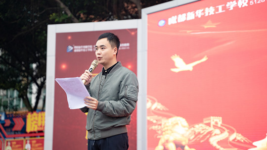 <b>暖心班主任劉徹：我與學(xué)生之間的點(diǎn)滴小事</b>