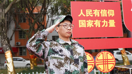 <b>新生學(xué)子|堅(jiān)韌不屈，砥礪前行</b>