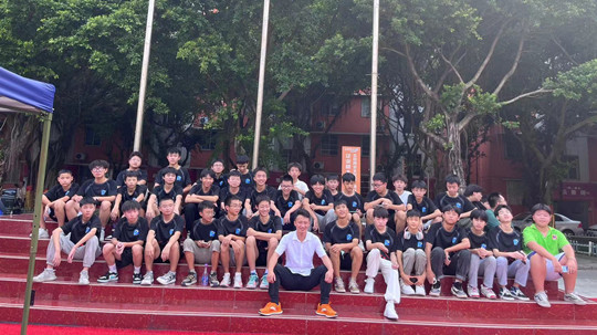 <b>我負責(zé)雨露陽光，你負責(zé)茁壯成長</b>