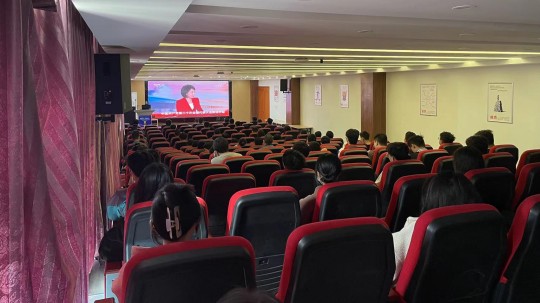 <b>二十大奮進(jìn)譜華章，新華緊隨育棟梁</b>