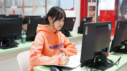 <b>優(yōu)秀學(xué)子|京東實(shí)習(xí)再得佳績，新華學(xué)習(xí)更創(chuàng)新高</b>