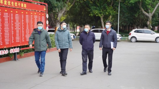 <b>同舟共濟(jì)筑防線  堅定信心抓安全</b>