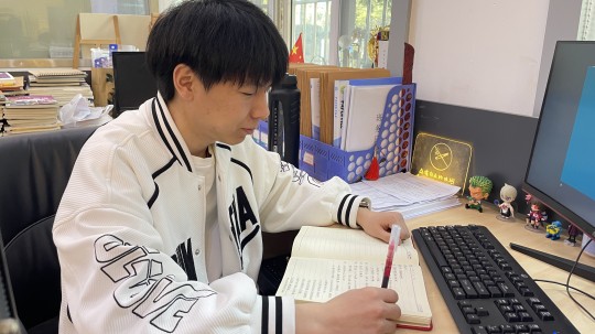 <b>新華90后老師這樣說：不以規(guī)矩，不成方圓</b>