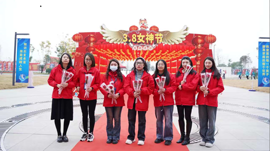 <b>婦女節(jié)！獻給所有成都新華的女老師們</b>