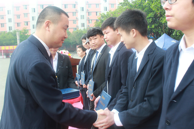 溫情畢業(yè)日：不說再見，只說永遠(yuǎn)