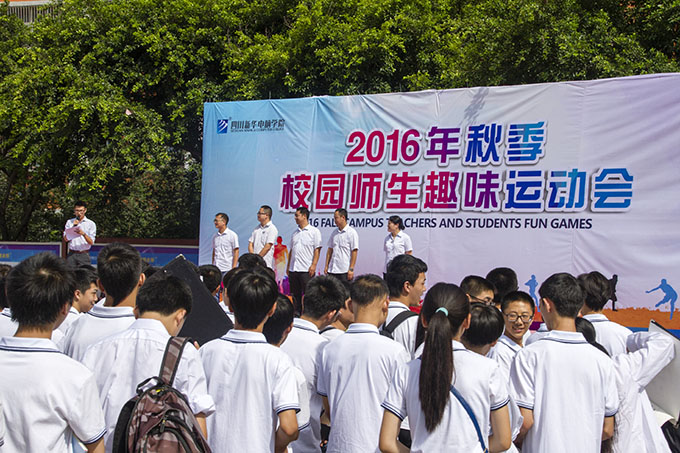 趣味運(yùn)動會，老師和同學(xué)們都玩嗨了！