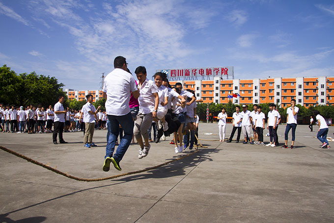 趣味運(yùn)動會，老師和同學(xué)們都玩嗨了！