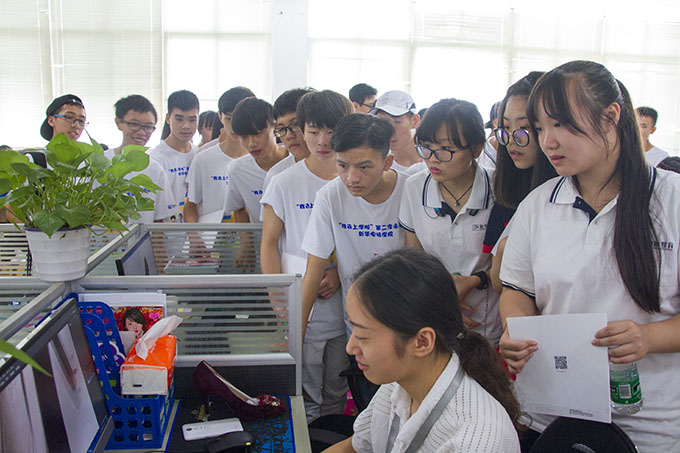 IT夏令營(yíng)，快樂(lè)和成長(zhǎng)與我們同行