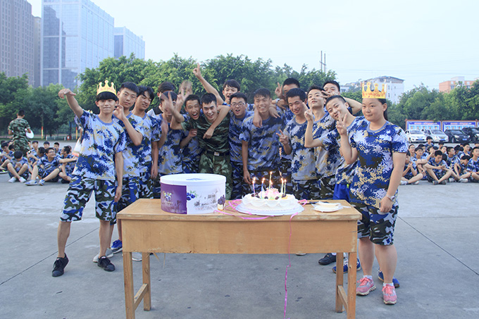 全校生日大party，新華有你更精彩