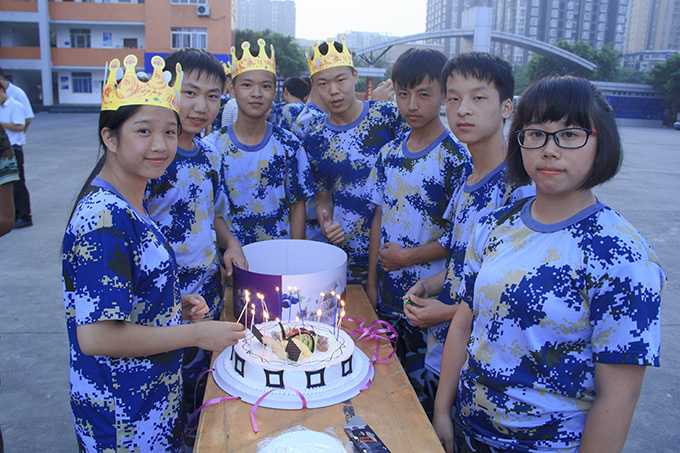 全校生日大party，新華有你更精彩