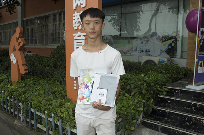 一家三兄妹都來(lái)新華上學(xué)啦！