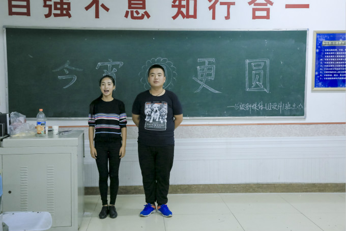 中秋節(jié)到了，各班級舉辦茶話會歡度佳節(jié)