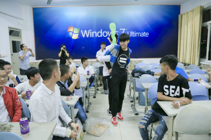 中秋節(jié)到了，各班級舉辦茶話會歡度佳節(jié)