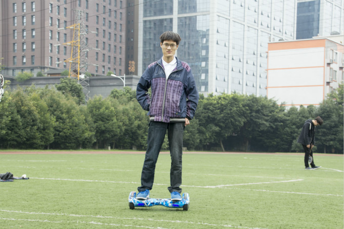 何興：從四川師范大學(xué)退學(xué)，只為了來(lái)新華學(xué)習(xí)VR