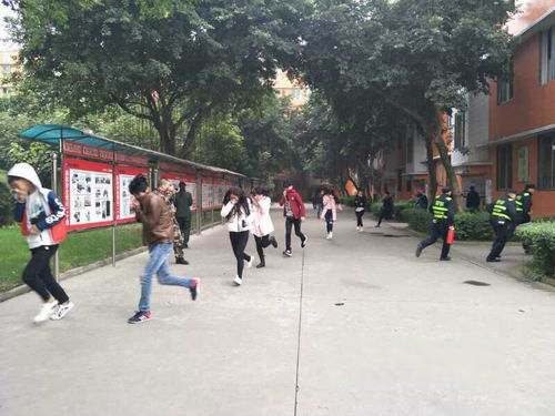 開展消防演練，增強(qiáng)消防安全意識(shí)