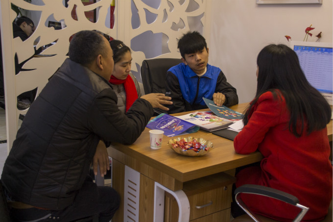 新年新氣象，新生報(bào)名場面火爆