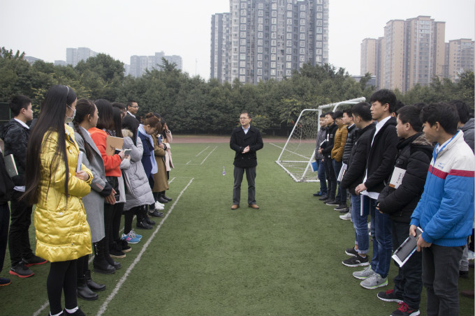 在拓展中相互認識，在拓展中展現(xiàn)自我