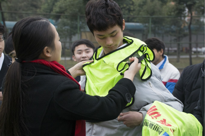 在拓展中相互認識，在拓展中展現(xiàn)自我