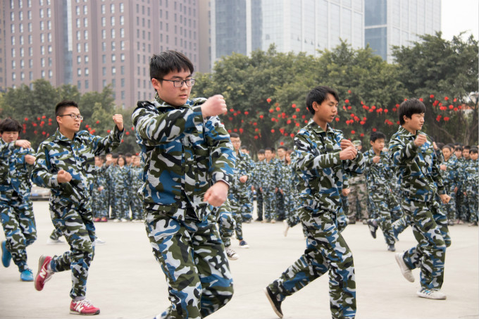 軍訓(xùn)會(huì)操表演，青春與奮進(jìn)的完美結(jié)合！