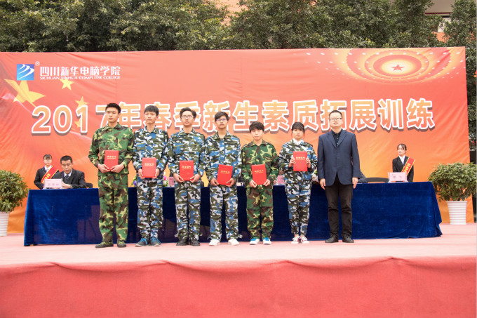 軍訓(xùn)會(huì)操表演，青春與奮進(jìn)的完美結(jié)合！