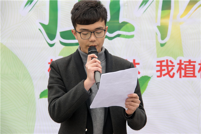 植樹節(jié)，四川新華師生在行動！