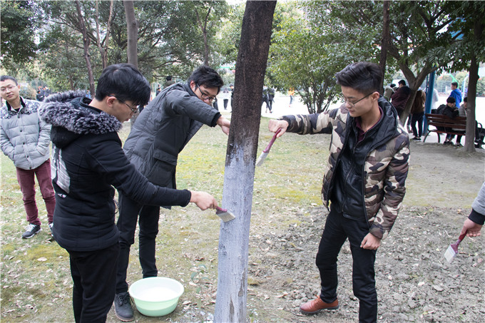 植樹節(jié)，四川新華師生在行動！