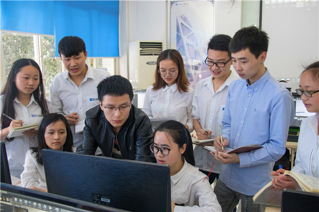 企業(yè)項(xiàng)目實(shí)訓(xùn)，VR技術(shù)大咖空降課堂