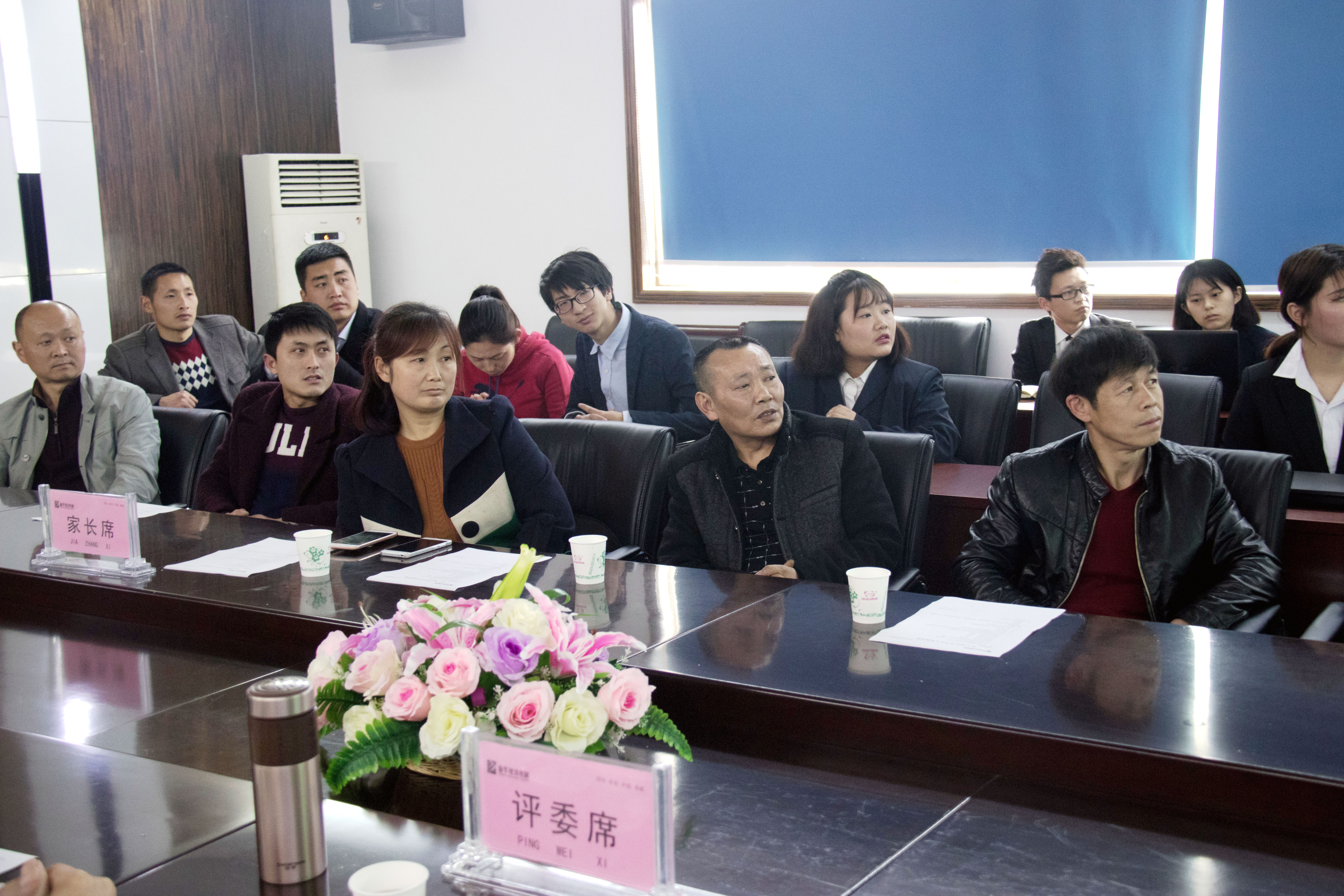 幸福就是，畢業(yè)答辯時有父母的見證